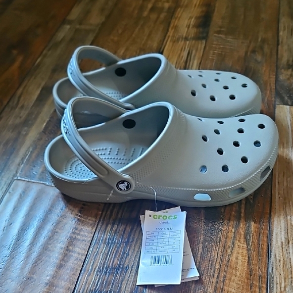 NWT CROCS Womens/ Mens GrayRubber Slip On Clogs Shoes. Size...